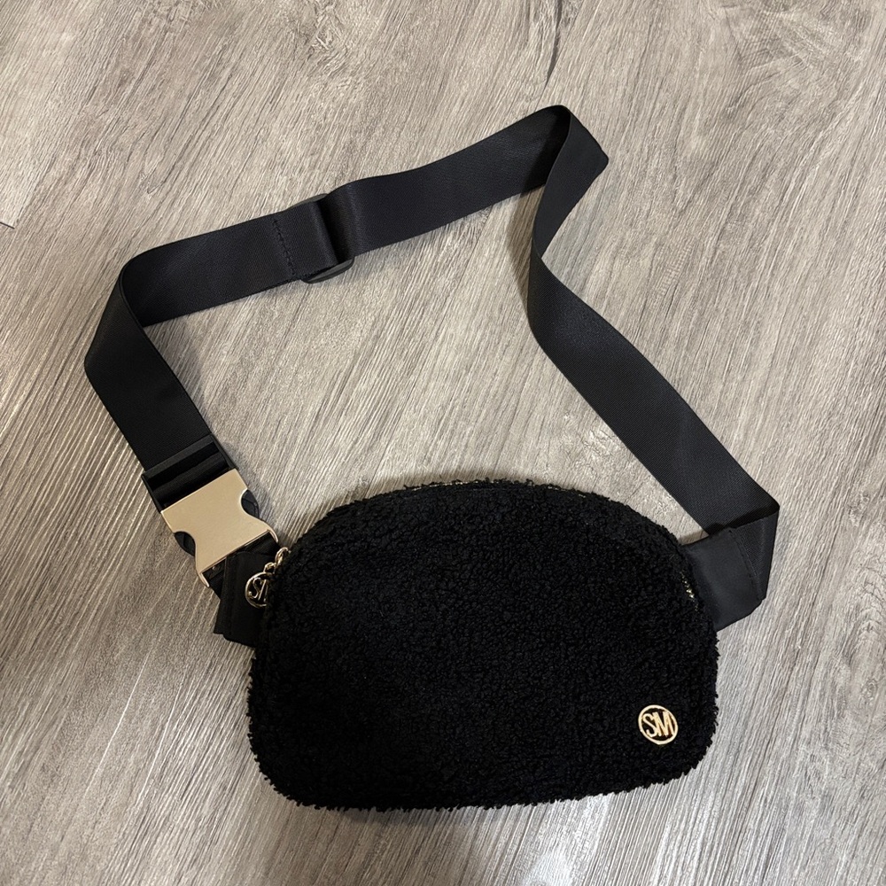 Steve Madden| Black Sherpa Belt Bag NWOT